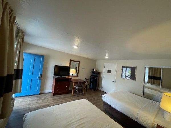 Blu Pacific Hotel image 38