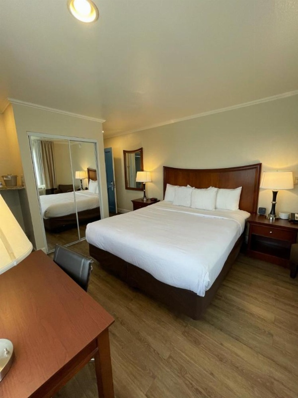 Blu Pacific Hotel image 47